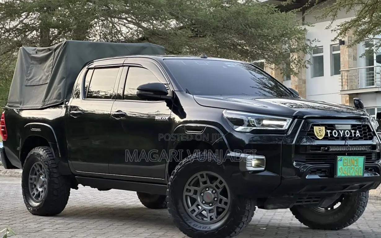 Toyota Hilux 2023 Matt Black