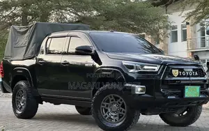 Toyota Hilux 2023 Matt Black
