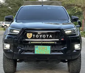 Toyota Hilux 2023 Matt Black