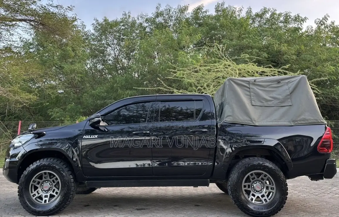 Toyota Hilux 2023 Matt Black