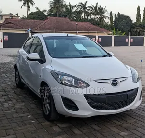 Photo - Mazda Demio 2011 White