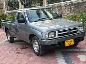 Photo - Toyota Hilux 2002 Gray