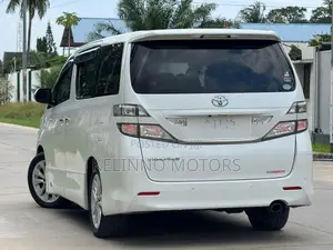 Toyota Vellfire 2009 White
