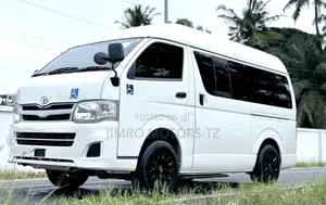 Toyota HiAce 2010 White