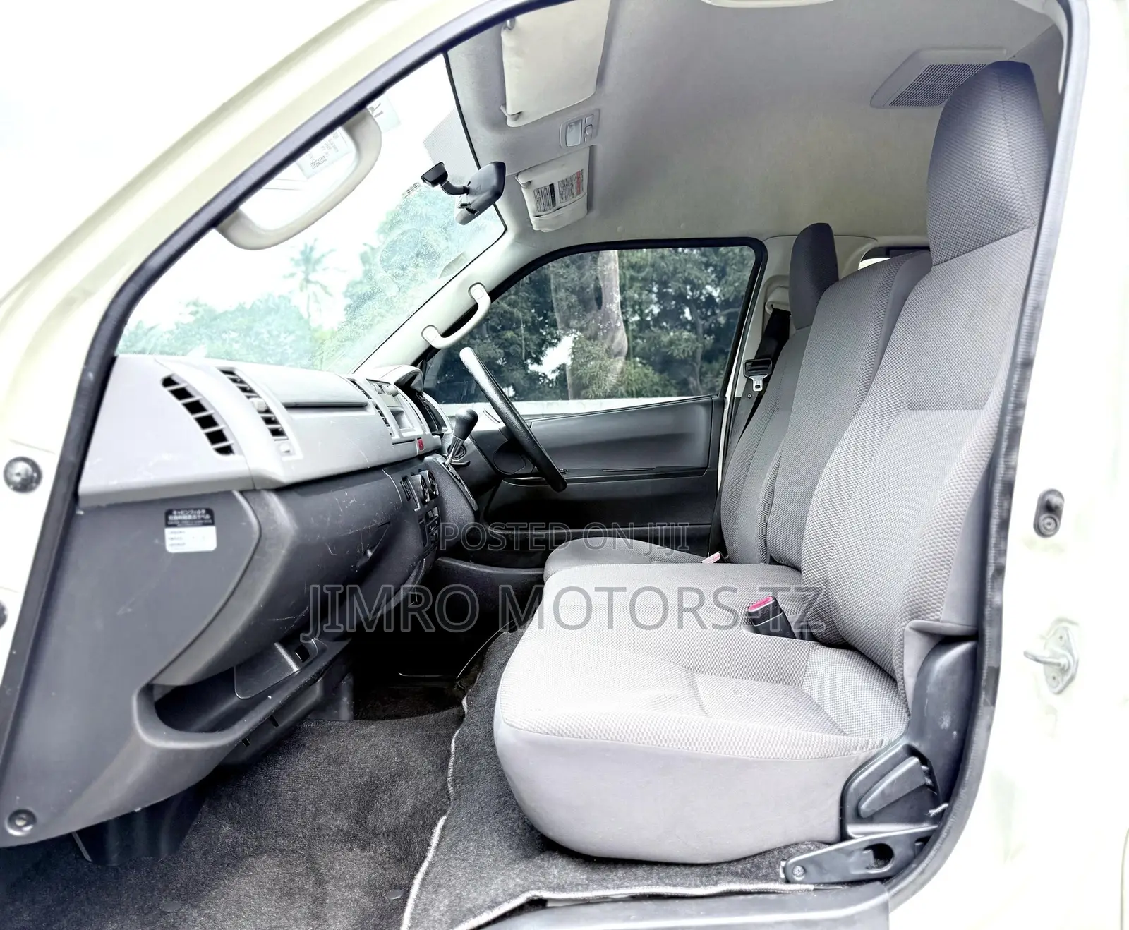 Toyota HiAce 2010 White