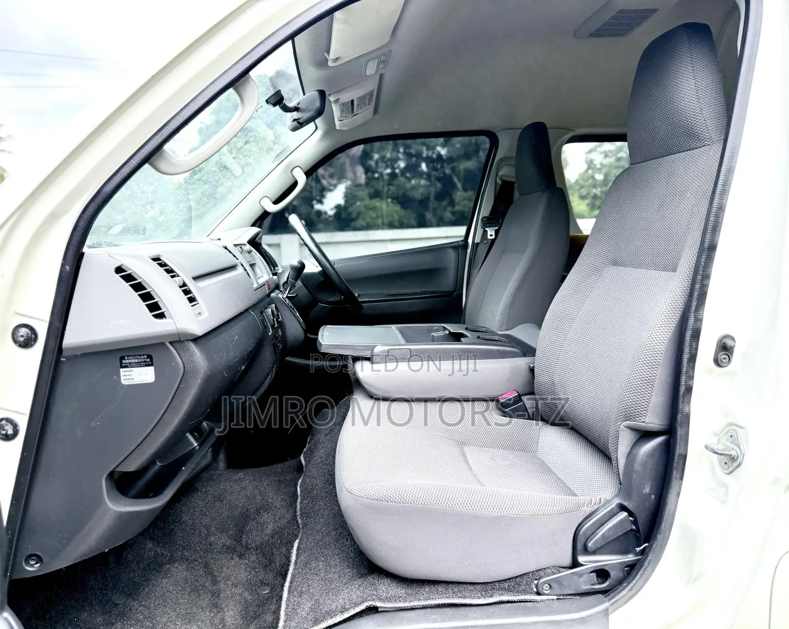 Toyota HiAce 2010 White