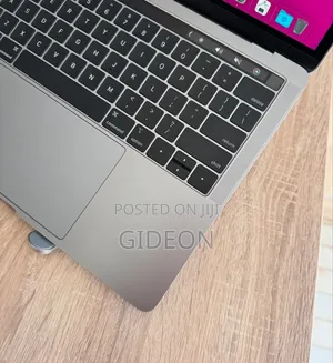 Laptop Apple MacBook Pro 2018 16GB Intel Core I7 SSD 256GB
