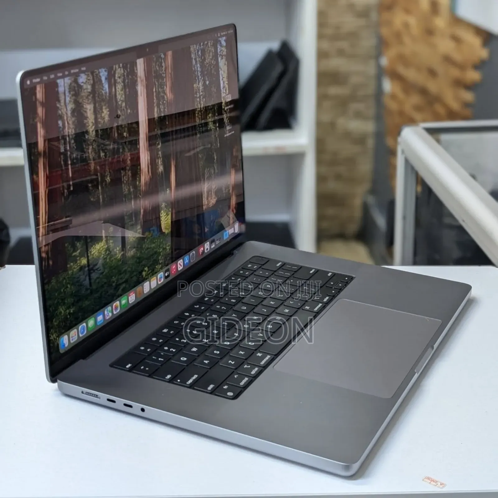 Laptop Apple MacBook Pro 2021 M1 16GB Apple M1 Pro SSD 1T