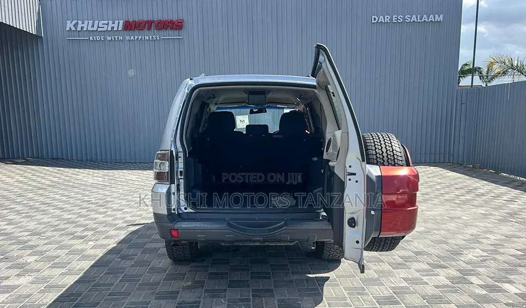 Mitsubishi Pajero 2006 Silver