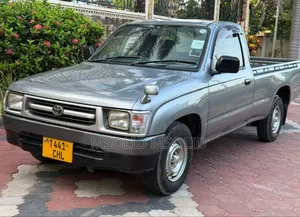 Toyota Hilux 2002 Gray