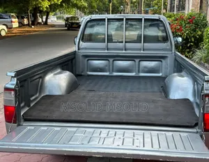 Toyota Hilux 2002 Gray