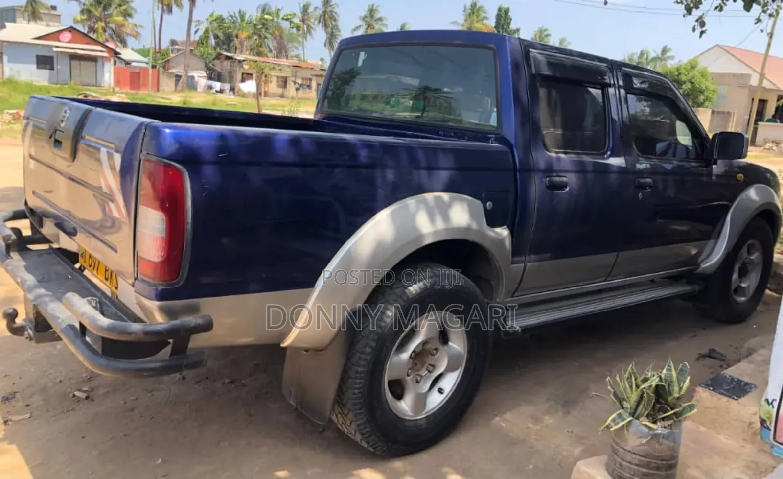 Nissan Hardbody 2014 Blue