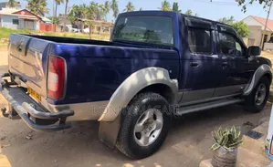 Nissan Hardbody 2014 Blue