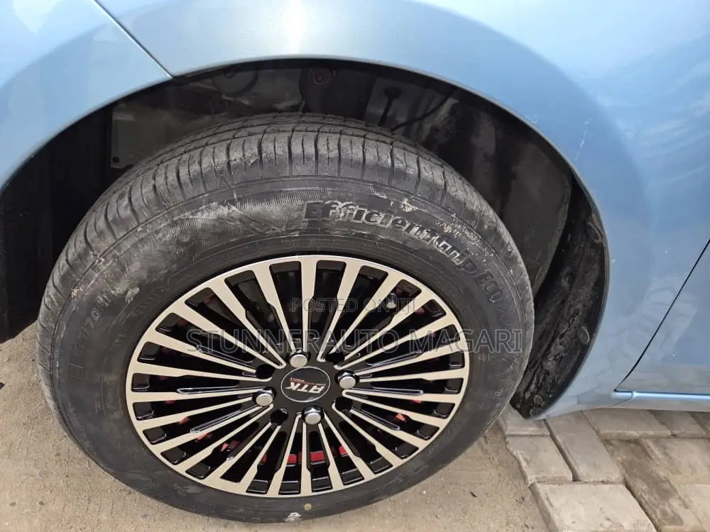 Toyota Vitz 2006 Blue