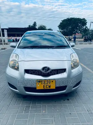 Photo - Toyota Vitz 2007 Silver