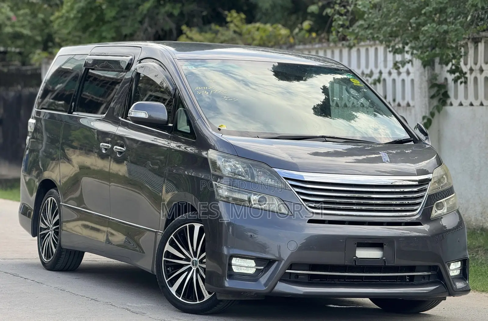 Toyota Vellfire 2009 Gray