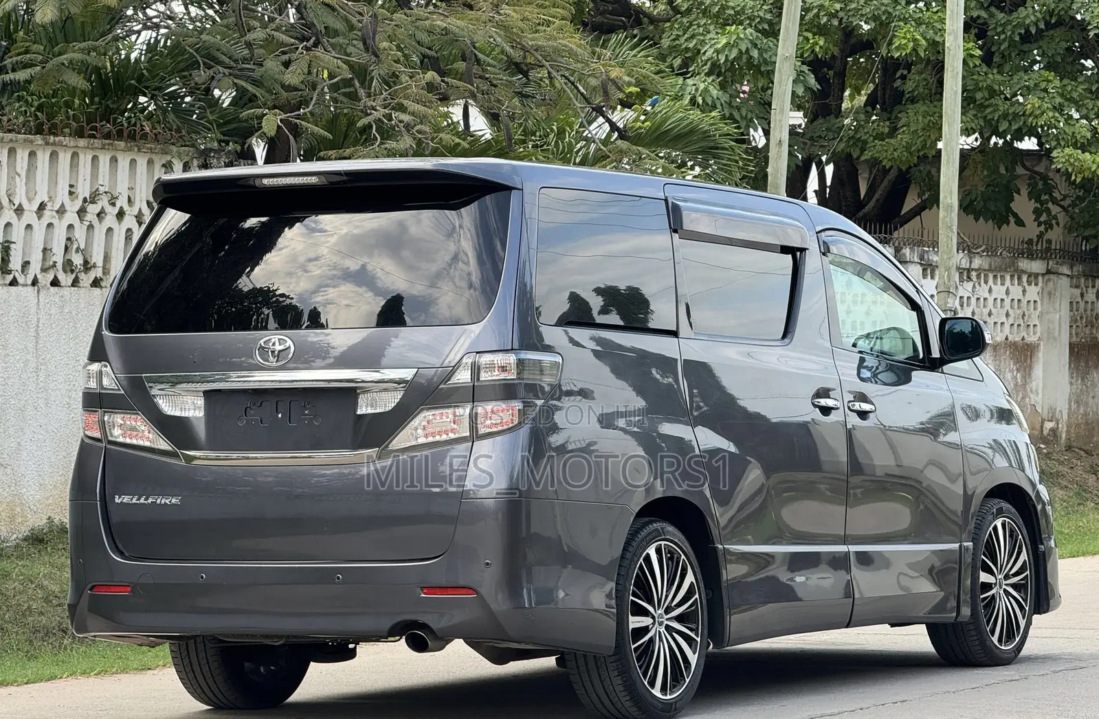 Toyota Vellfire 2009 Gray