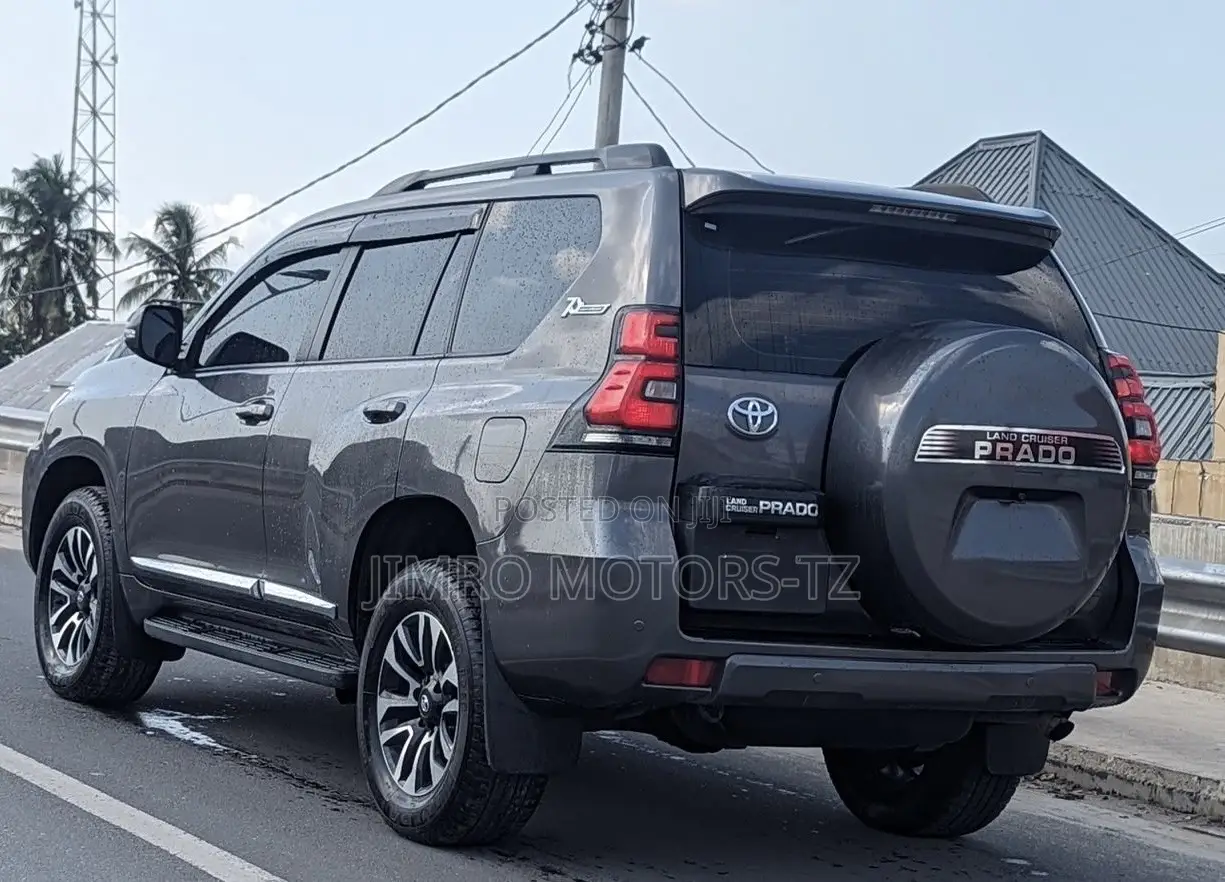 Toyota Land Cruiser Prado 2018 Gray