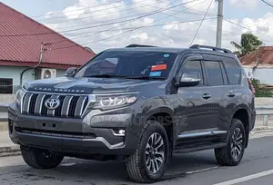 Toyota Land Cruiser Prado 2018 Gray