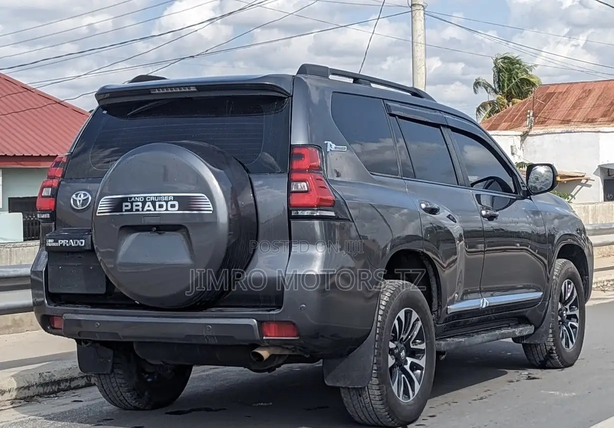 Toyota Land Cruiser Prado 2018 Gray