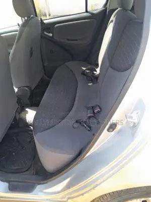 Toyota Vitz 2005 Silver