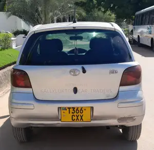 Toyota Vitz 2005 Silver