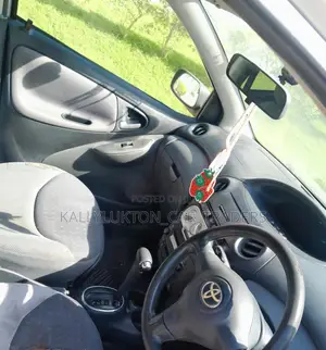 Toyota Vitz 2005 Silver