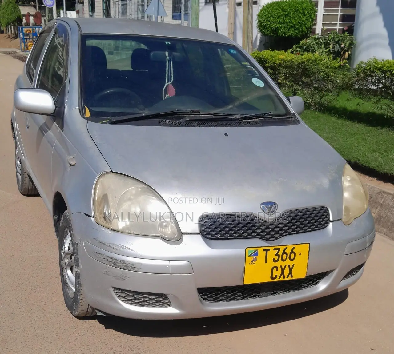 Toyota Vitz 2005 Silver