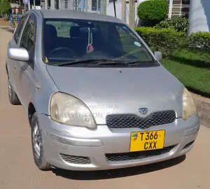 Toyota Vitz 2005 Silver