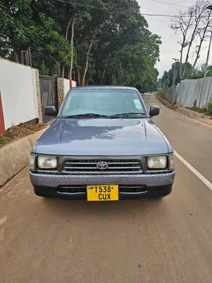 Photo - Toyota Hilux 2000 Gray