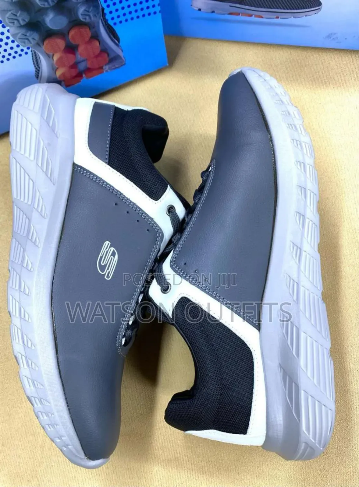 New and Original Unisex Sketchers