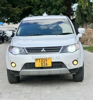 Photo - Mitsubishi Outlander 2008 White