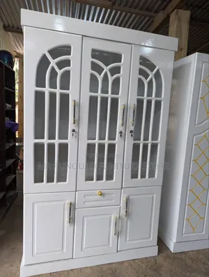 Kabati Milango Mitatu Vyombo Well Desgned White