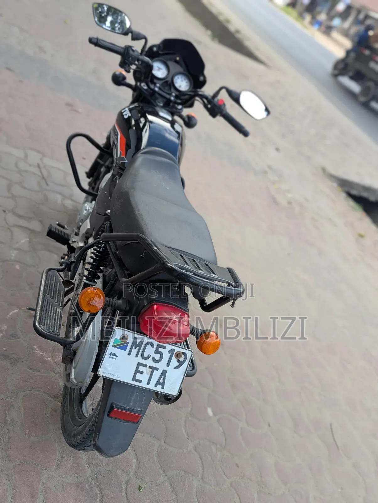 TVS HLX 125 2025 Black