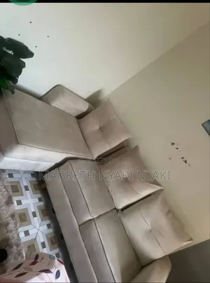 Sofa Shape L Imetumika Kidogo Bei 370000 
Location Ubungo