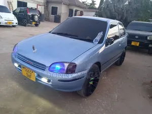Photo - Toyota Starlet 2000 Blue