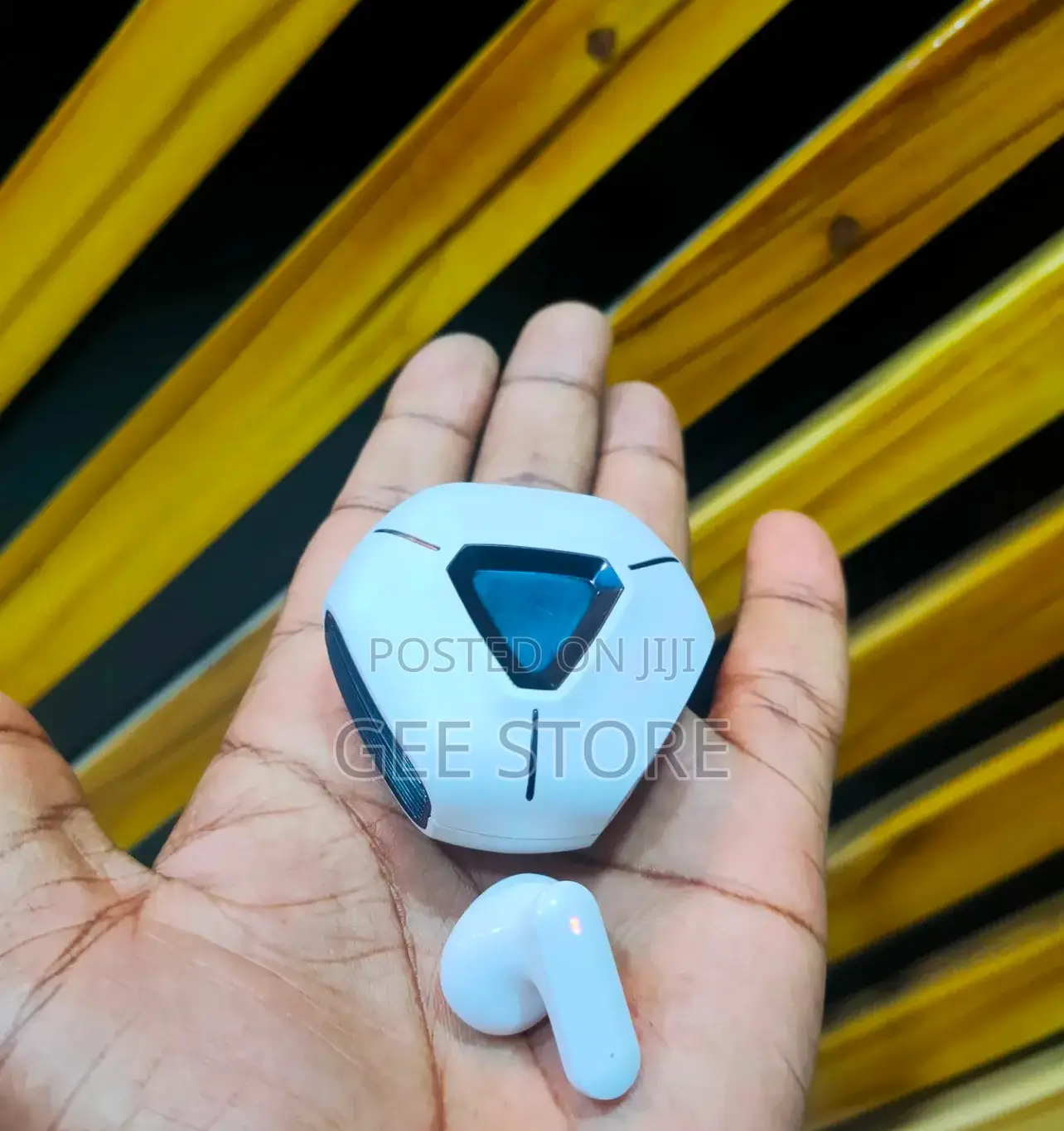 Earpods v Shaped