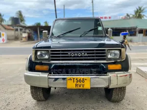 Photo - Toyota Land Cruiser 2000 Green