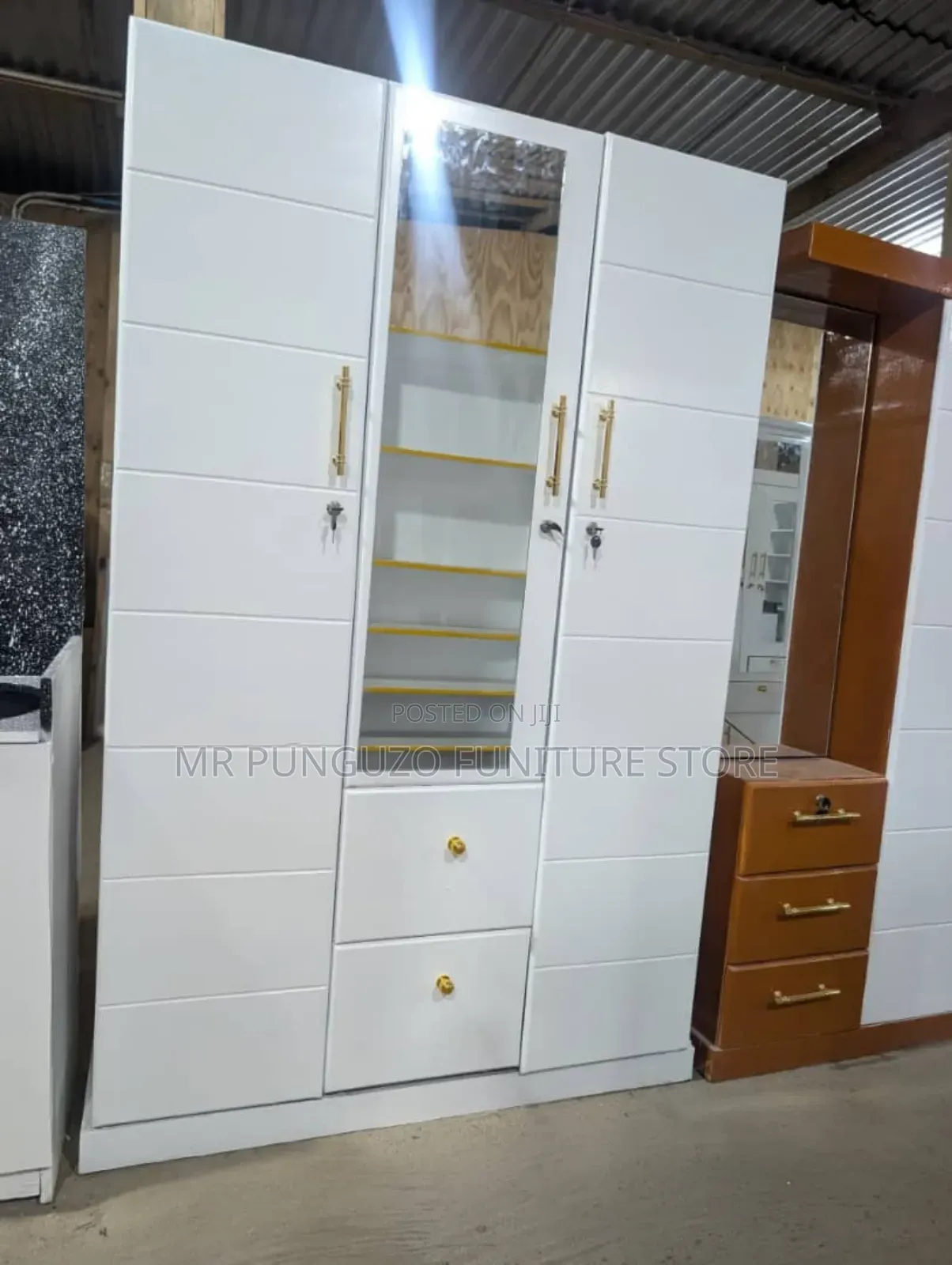 Kabati Milango Mitatu Classic Sana White Kioo Full