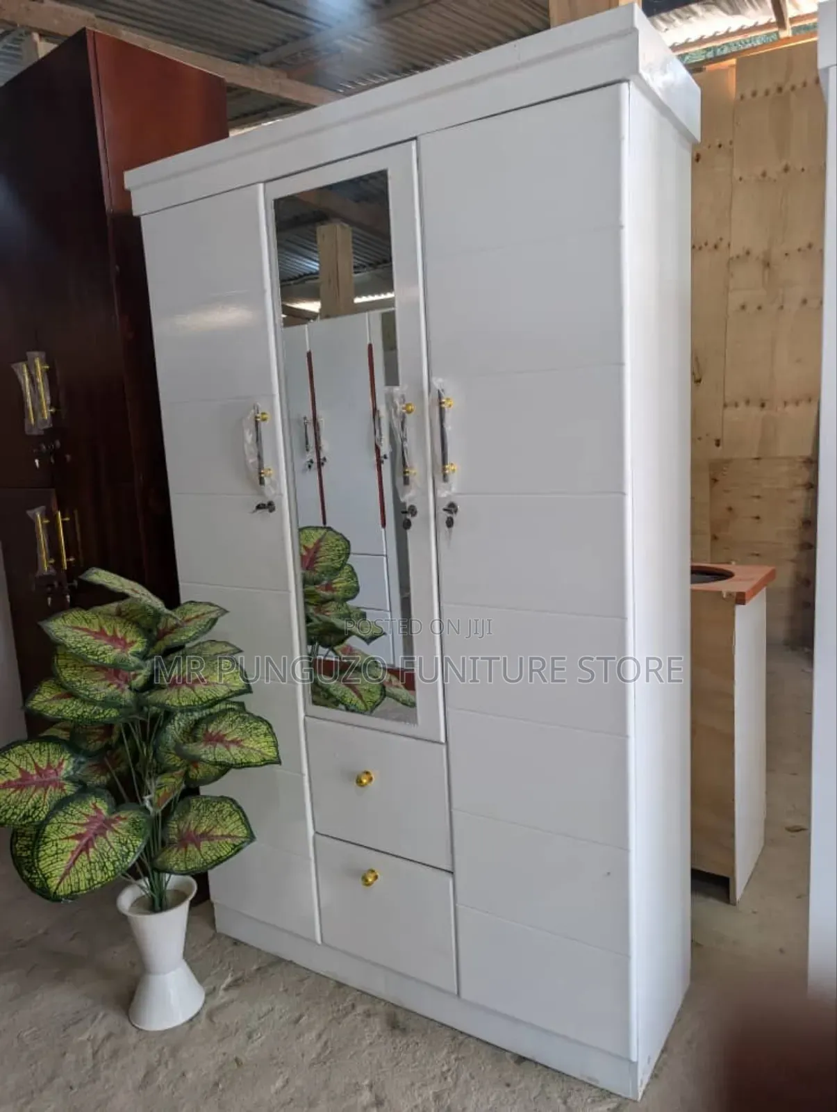Kabati Milango Mitatu Very Clean Kioo Kati