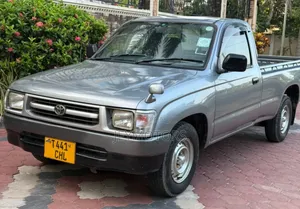 Photo - Toyota Hilux 2002 Gray