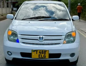 Toyota IST 2004 White