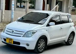 Toyota IST 2004 White
