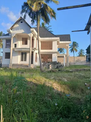 4bdrm Block of Flats in Yusuph, Kinyerezi for sale