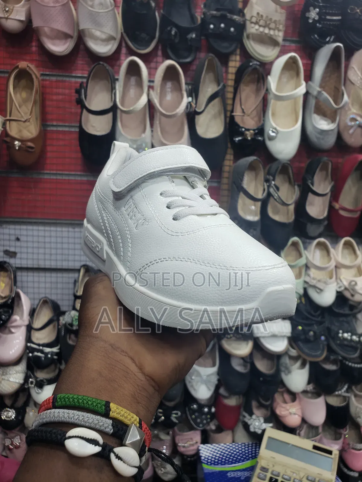 Unisex White Shoes Veevo Back to School