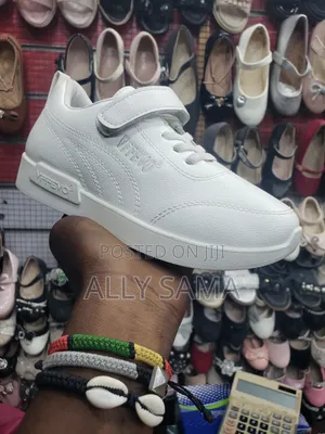 Unisex White Shoes Veevo Back to School