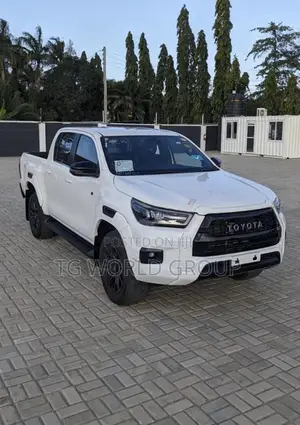 Toyota Hilux Revo Double Cab Deisel 2.4 AWD 2022 White
