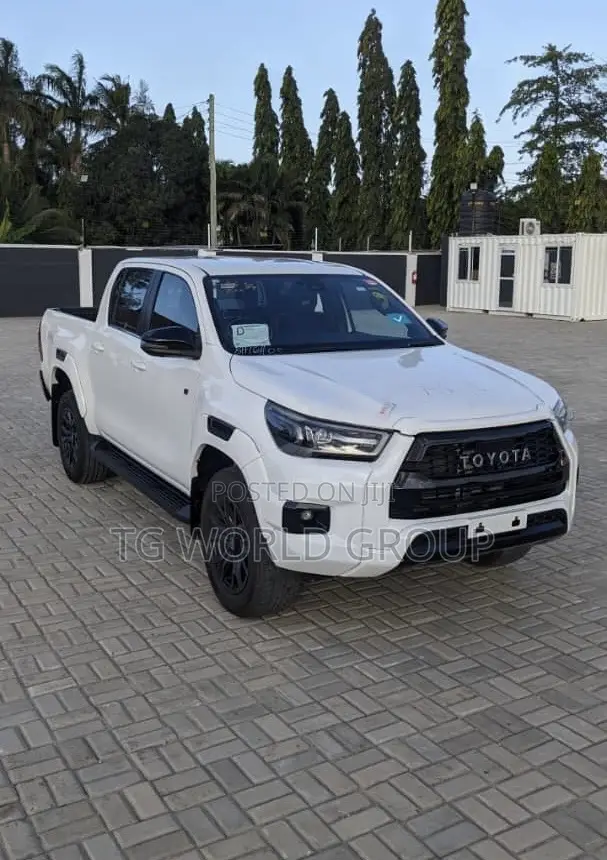 Toyota Hilux Revo Double Cab Deisel 2.4 AWD 2022 White