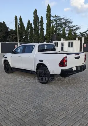 Toyota Hilux Revo Double Cab Deisel 2.4 AWD 2022 White