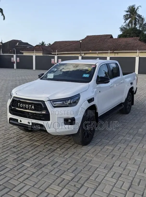 Toyota Hilux Revo Double Cab Deisel 2.4 AWD 2022 White
